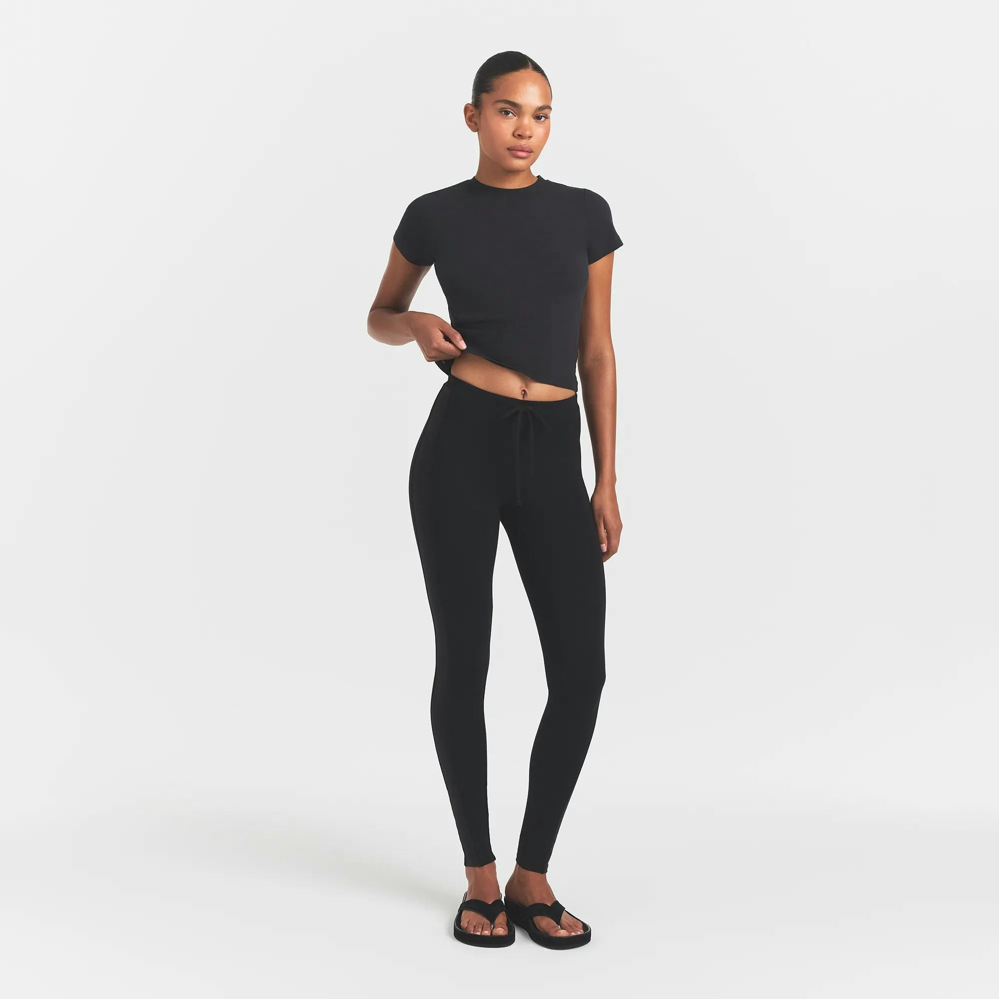 HIGH-WAISTED LEGGING