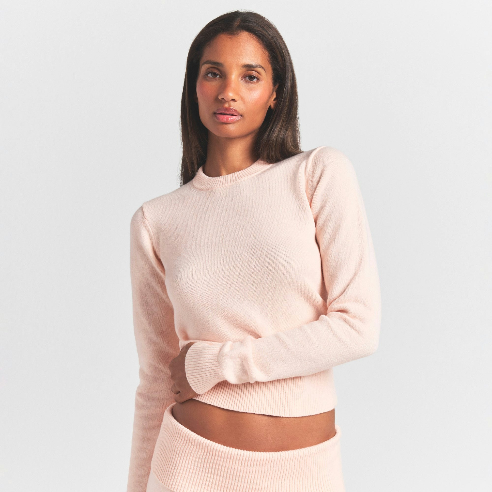RIBBED LONG SLEEVE FITTED CREW NECK