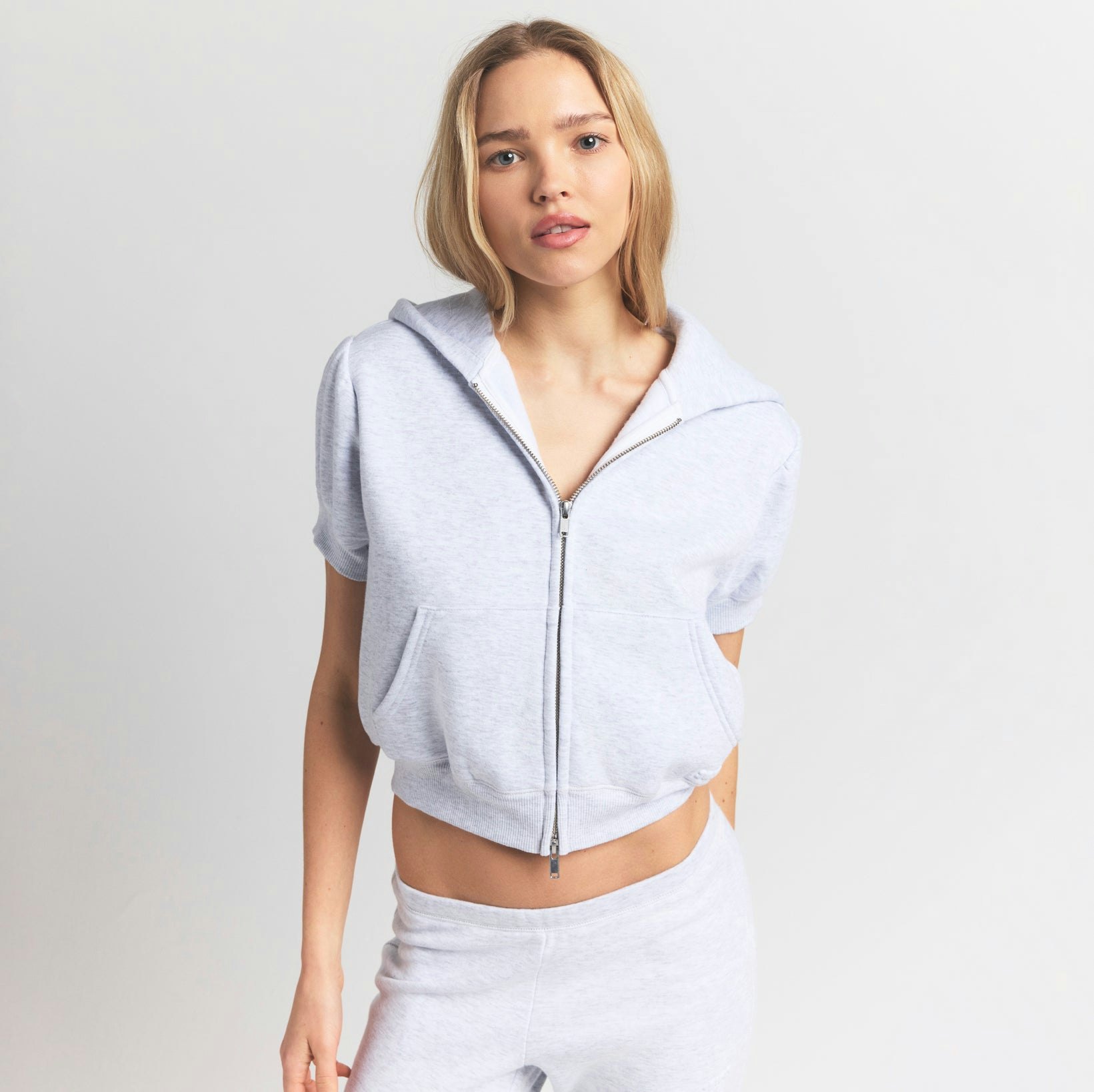 BUBBLE SLEEVE CROPPED ZIP UP