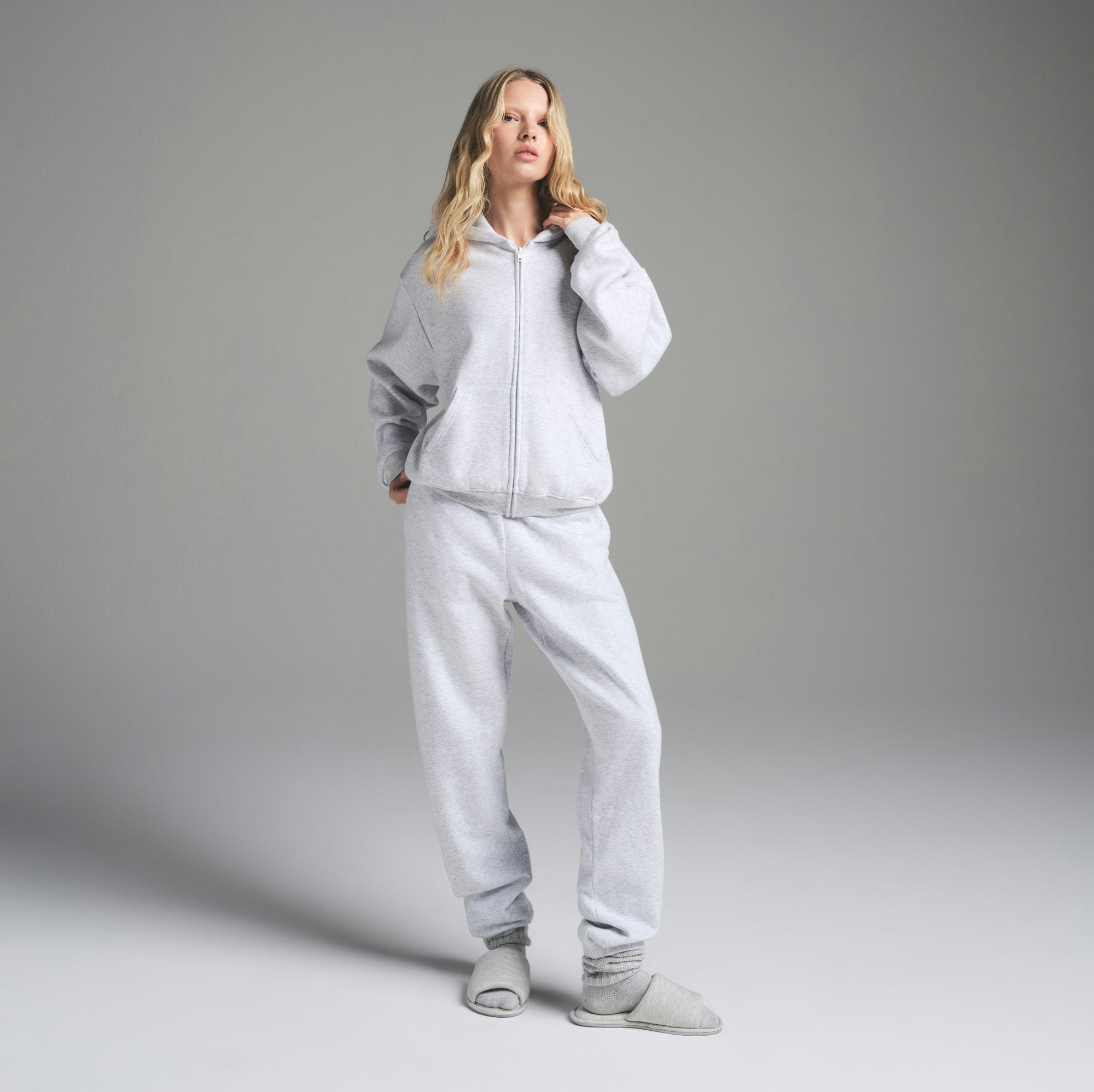 CLASSIC ZIP UP HOODIE